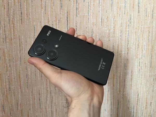 Недорогой смартфон ПОКО. POCO M6 Pro — одна из первых новинок 2024 года. Фото.
