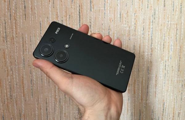 Недорогой, но хороший смартфон POCO M6 Pro. Не такой уж и большой, как вы могли подумать. Фото.
