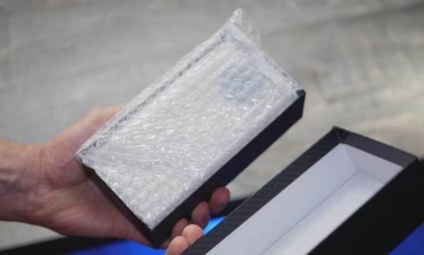 Что будет, если купить поддельный смартфон. Оцените качество упаковки контрафактного смартфона. Фото: i-shoppers обзоры. Фото.