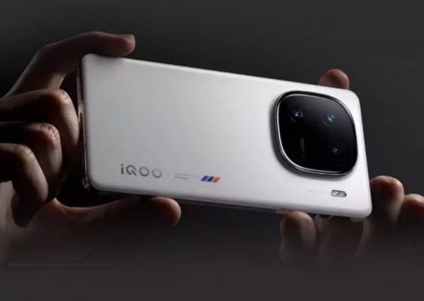 Где купить смартфоны iQOO в России. iQOO имеют свой аутентичный дизайн, отличающийся от других смартфонов. Где купить смартфоны iQOO в России. iQOO имеют свой аутентичный дизайн, отличающийся от других смартфонов. Фото.