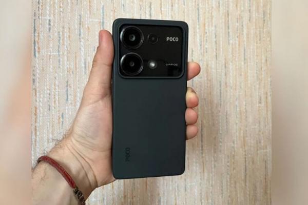 Какой телефон ПОКО хороший. В комплекте с POCO M6 Pro идет неплохой чехол. Фото.