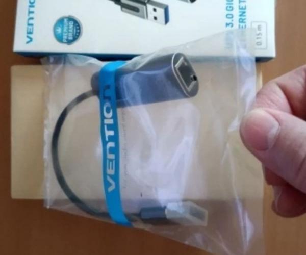Переходник с Ethernet на USB. Держите переходник под рукой, чтобы всегда была возможность подключить устройство к Интернету по проводу. Переходник с Ethernet на USB. Держите переходник под рукой, чтобы всегда была возможность подключить устройство к Интернету по проводу. Фото.