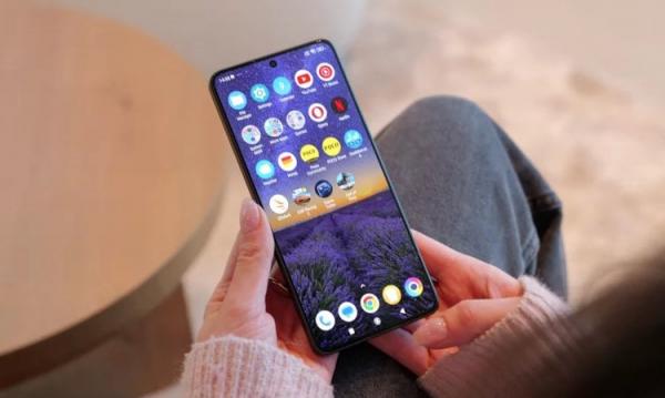 Что купить вместо Galaxy A55 в 2024 году. Конкуренты Galaxy A55 в категории 30-40 тысяч рублей смотрятся намного интереснее. Фото: Versus. Фото.
