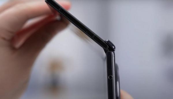 Характеристики vivo X Fold 3. vivo X Fold 3 очень тонкий и легкий, хотя сделан из стекла и металла. Фото: 小白测评. Фото.