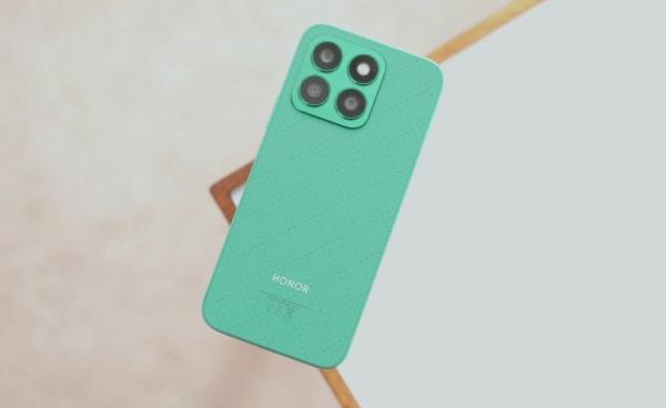HONOR X8b — самый легкий смартфон. Недорогой и стильный смартфон. Фото: YugaTech. Фото.