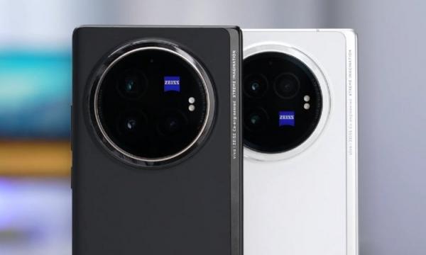 Чем vivo X Fold 3 Pro отличается от vivo X Fold 3. Для особо требовательных выпустили vivo X Fold 3 Pro. Фото: 小白测评. Фото.
