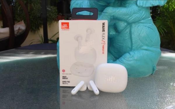Недорогие наушники JBL Wave. JBL Wave Flex — самая ходовая модель. Фото: MrYouWho. Фото.