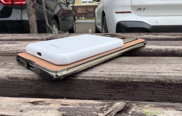 Беспроводная зарядка как у iPhone. Внешний аккум даст вам примерно 40-50% заряда. Фото.