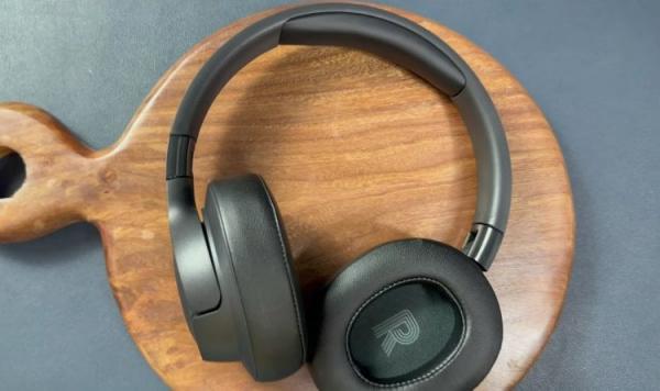 Накладные беспроводные наушники JBL. JBL Tune 720BT очень популярны среди любителей полноразмерных наушников. Фото: Jstech. Фото.