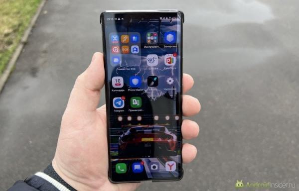Лучший экран для недорогого смартфона. Даже на улице яркости экрану хватает. Фото.
