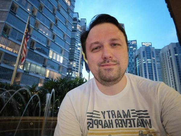 Наверное это лучший телефон за 30 000 рублей. У него шикарный экран и магнитная зарядка. Как снимает Infinix Note 40 Pro. Фото.