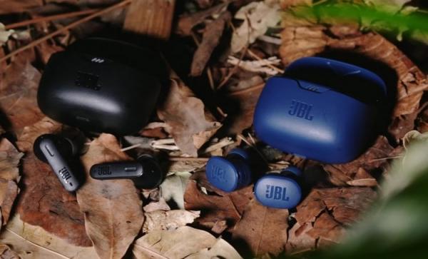 Наушники JBL Tune с шумоподавлением. А это JBL Tune Beam и JBL Tune Buds с активным шумоподавлением. Фото: Trakin Tech English. Фото.