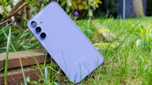 Samsung Galaxy A54 5G — хороший смартфон Самсунг. Samsung Galaxy A54 5G. Изображение: Notebookcheck-ru.com. Фото.
