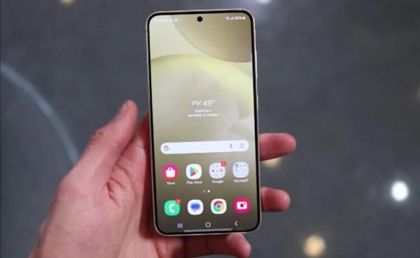Компактный флагман Galaxy S24. Лучшая модель для любителей компактных смартфонов. Фото: Mike O’Brien. Фото.