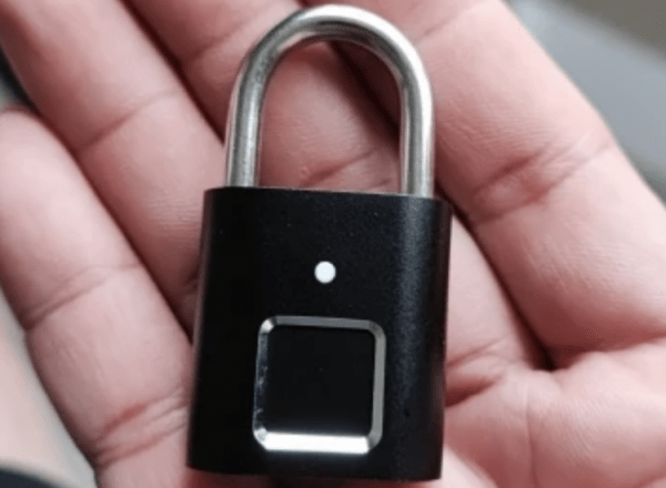 Замок со сканером отпечатков пальцев. Изображение: AliExpress. Замок со сканером отпечатков пальцев. Изображение: AliExpress. Фото.