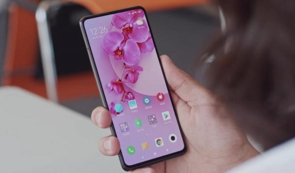 Xiaomi Mi 9T и Mi 9T Pro — смартфоны с выдвижной камерой. Какими же классными были смартфоны без вырезов в экране… Фото: GSMArena Official. Фото.