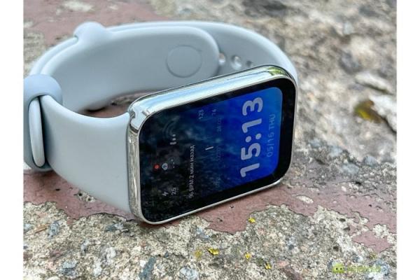 На что способен Smart Band 8 Pro. Это не классический Xiaomi Band. Внешне он больше похож на часы. Фото.