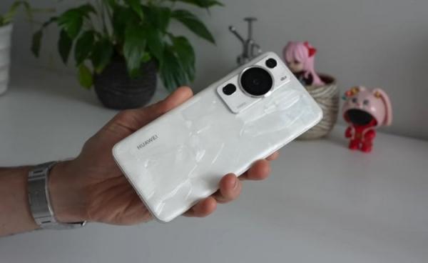 HUAWEI P60 Pro — смартфон с самым мощным зумом. Смартфон не из дешевых, но за эти деньги ни у одной другой модели нет настолько крутой камеры. Фото: Tech Spurt. HUAWEI P60 Pro — смартфон с самым мощным зумом. Смартфон не из дешевых, но за эти деньги ни у одной другой модели нет настолько крутой камеры. Фото: Tech Spurt. Фото.