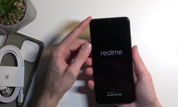 Комплектация смартфонов realme. Даже у realme за 5 тысяч комплект богаче, чем у дорогих Google и Samsung. Фото: HardReset.Info. Фото.