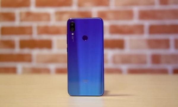 Redmi Note 7 — недорогой смартфон с хорошей камерой. Камера на 48 МП в смартфоне до 10 тысяч была настоящим прорывом. Фото: C4ETech English. Фото.