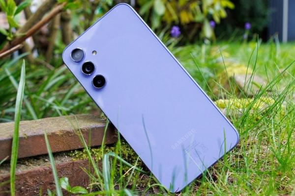Samsung Galaxy A54 5G — самый выгодный Самсунг. Samsung Galaxy A54 5G. Изображение: Notebookcheck-ru.com. Фото.