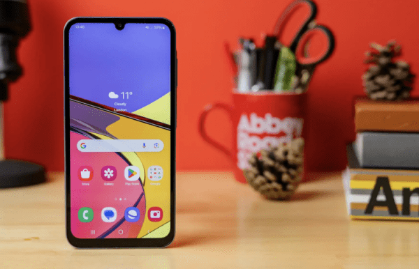 Samsung Galaxy A25 — недорогой Самсунг. Samsung Galaxy A25. Изображение: Tech Advisor. Фото.
