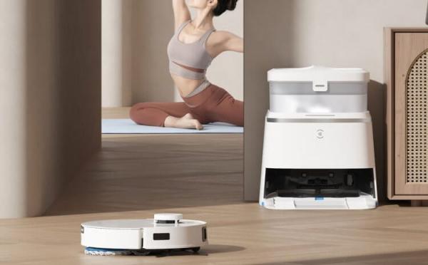 Какой робот-пылесос купить в 2024. Робот-пылесос Deebot занимает мало места и подойдет для квартиры любых размеров. Фото.