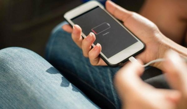 Как узнать время работы смартфона. Проверить автономность можно по косвенным признакам. Фото.