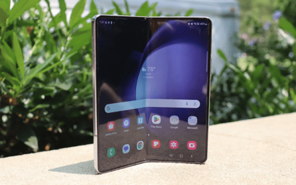 Функция Back-Tap в Samsung. Первыми новую функцию получат раскладушки Samsung. Изображение: SamZilla. Фото.