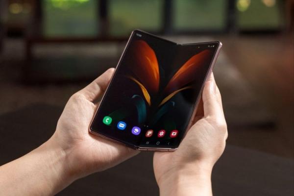 Можно ли удалить встроенные приложения на смартфоне. Даже дорогие Samsung не избавлены от вороха лишних приложений. Изображение: Российская газета. Фото.
