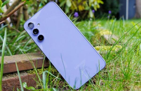 Samsung Galaxy A54 5G — недорогой качественный Самсунг. Samsung Galaxy A54 5G/ Изображение: Notebookcheck-ru.com. Фото.