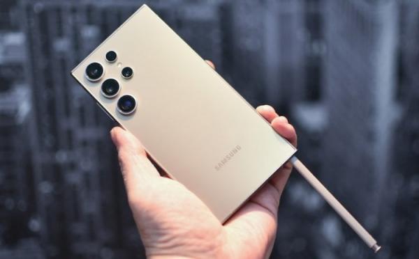 Получит ли Samsung S25 быструю зарядку. А еще в Ultra-версии наверняка будет поддержка S Pen. Изображение: iXBT. Фото.
