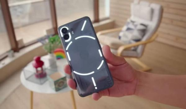 Какими бывают смартфоны. Хочешь выделиться — бери Nothing Phone, а не Galaxy. Фото: GSMArena Official. Какими бывают смартфоны. Хочешь выделиться — бери Nothing Phone, а не Galaxy. Фото: GSMArena Official. Фото.