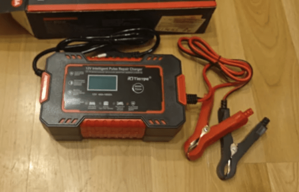 Зарядное устройство для автомобильного аккумулятора. Изображение: AliExpress. Зарядное устройство для автомобильного аккумулятора. Изображение: AliExpress. Фото.