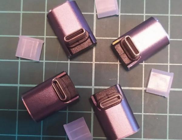 Переходник с Type-C на USB-A. Компактный USB-адаптер точно не будет лишним. Фото.