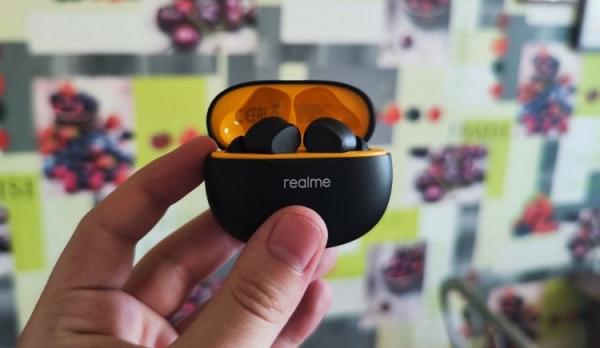 Стоит ли покупать realme Buds T110. realme Buds T110 отлично подойдут тем, кто ищет громкие наушники с мощным басом. Стоит ли покупать realme Buds T110. realme Buds T110 отлично подойдут тем, кто ищет громкие наушники с мощным басом. Фото.