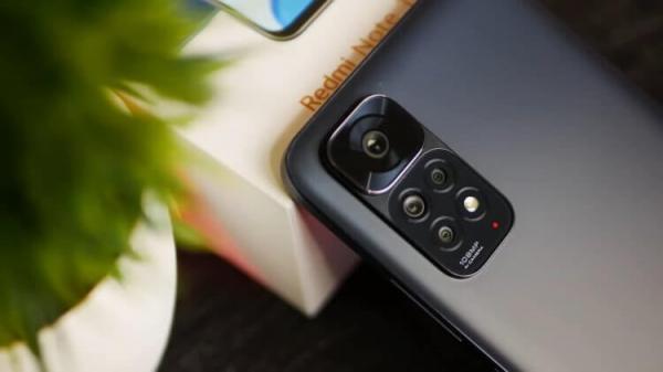 Чем отличаются смартфоны. В своем глобальном исполнении смартфоны Redmi не могут тягаться с флагманами. Фото.