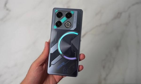Смартфоны с интересным дизайном. Смартфон в стиле киберпанк от Infinix со светодиодным кольцом. Фото: XEETECHCARE. Фото.