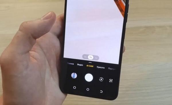 Оболочки XOS и HiOS. Infinix и TECNO так и не смогли нормально перевести разделы меню в своей оболочке. Фото: DimaViper. Фото.