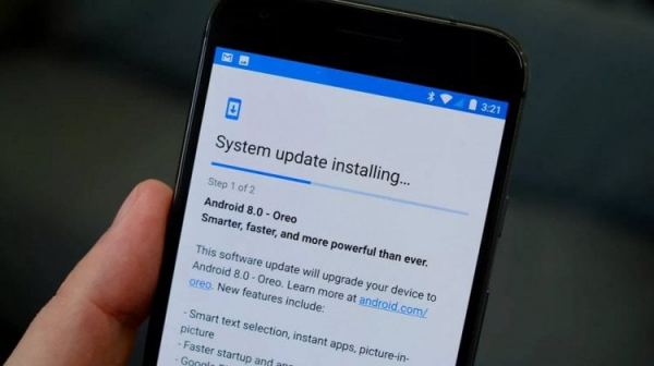 Обновления Android на телефоне. Не рассчитывайте на получение обновлений по воздуху, если на смартфоне есть root. Фото.
