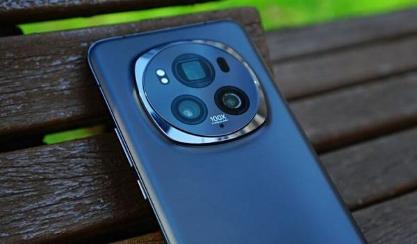 Характеристики Redmi Note 14. По форме блок камер Redmi Note 14 должен напоминать HONOR Magic6 Pro, но с менее продвинутыми сенсорами. Фото.
