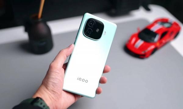 Выгодные смартфоны iQOO. iQOO выпускает самые выгодные смартфоны, но только для Китая. Фото: Lim Reviews. Фото.