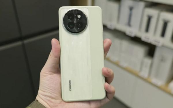 Женский смартфон Xiaomi Civi 4 Pro. Стильный субфлагман Xiaomi из стекла и металла. Фото: gizmochina. Фото.