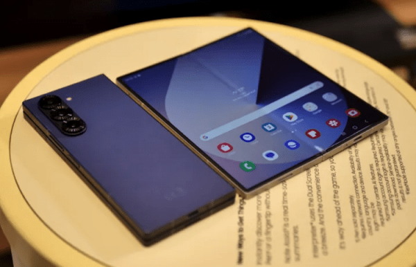 Samsung Galaxy Z Fold 6 против Galaxy Z Fold 5: дизайн. Экран новинки почти квадратный. Изображение: Digital Trends. Samsung Galaxy Z Fold 6 против Galaxy Z Fold 5: дизайн. Экран новинки почти квадратный. Изображение: Digital Trends. Фото.