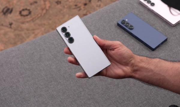 Характеристики Galaxy Z Fold6. Дизайн нового смартфона Samsung с гибким экраном. Фото: Unbox Therapy. Характеристики Galaxy Z Fold6. Дизайн нового смартфона Samsung с гибким экраном. Фото: Unbox Therapy. Фото.