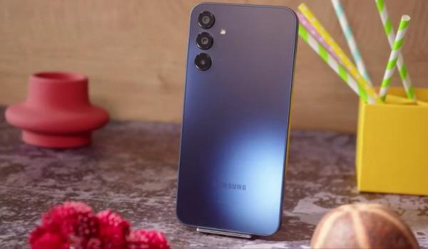 Samsung Galaxy A15 — смартфон с AMOLED. Недорогой смартфон от надежного производителя. Фото: GSMArena Official. Фото.