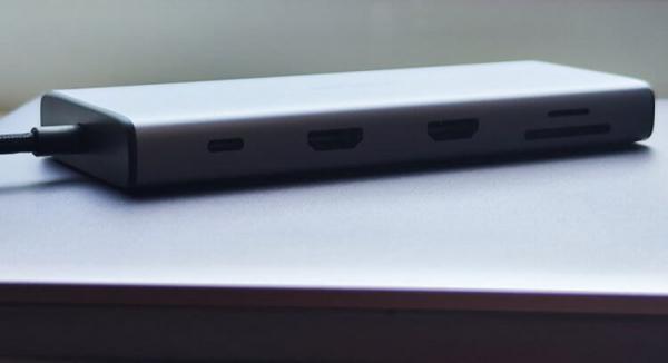 Какие разъемы есть у USB-хаба. Противоположная сторона полностью отдана на откуп USB во всех его проявлениях. Какие разъемы есть у USB-хаба. Противоположная сторона полностью отдана на откуп USB во всех его проявлениях. Фото.