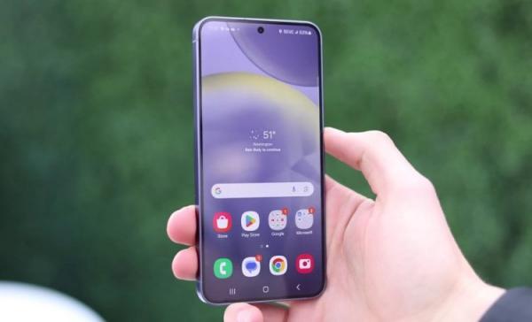 Стоит ли покупать Galaxy S24. За текущий прайс Galaxy S24 — лучший компактный флагман 2024 года. Фото: Mike O’Brien. Стоит ли покупать Galaxy S24. За текущий прайс Galaxy S24 — лучший компактный флагман 2024 года. Фото: Mike O’Brien. Фото.