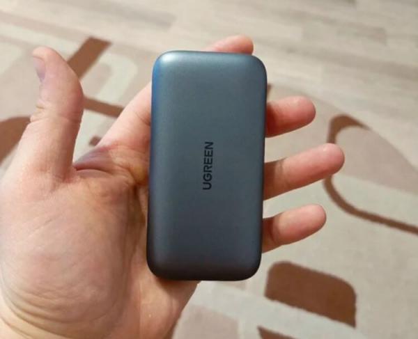 Мощный повербанк с быстрой зарядкой. Повербанк Ugreen быстро вернет смартфон или планшет к жизни. Мощный повербанк с быстрой зарядкой. Повербанк Ugreen быстро вернет смартфон или планшет к жизни. Фото.