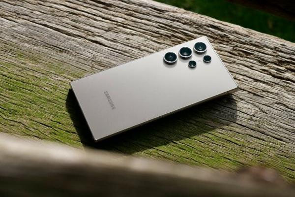Samsung Galaxy S24 Ultra — самый стильный смартфон. Стиль и бизнес — это про него. Фото: Digital Trends. Samsung Galaxy S24 Ultra — самый стильный смартфон. Стиль и бизнес — это про него. Фото: Digital Trends. Фото.